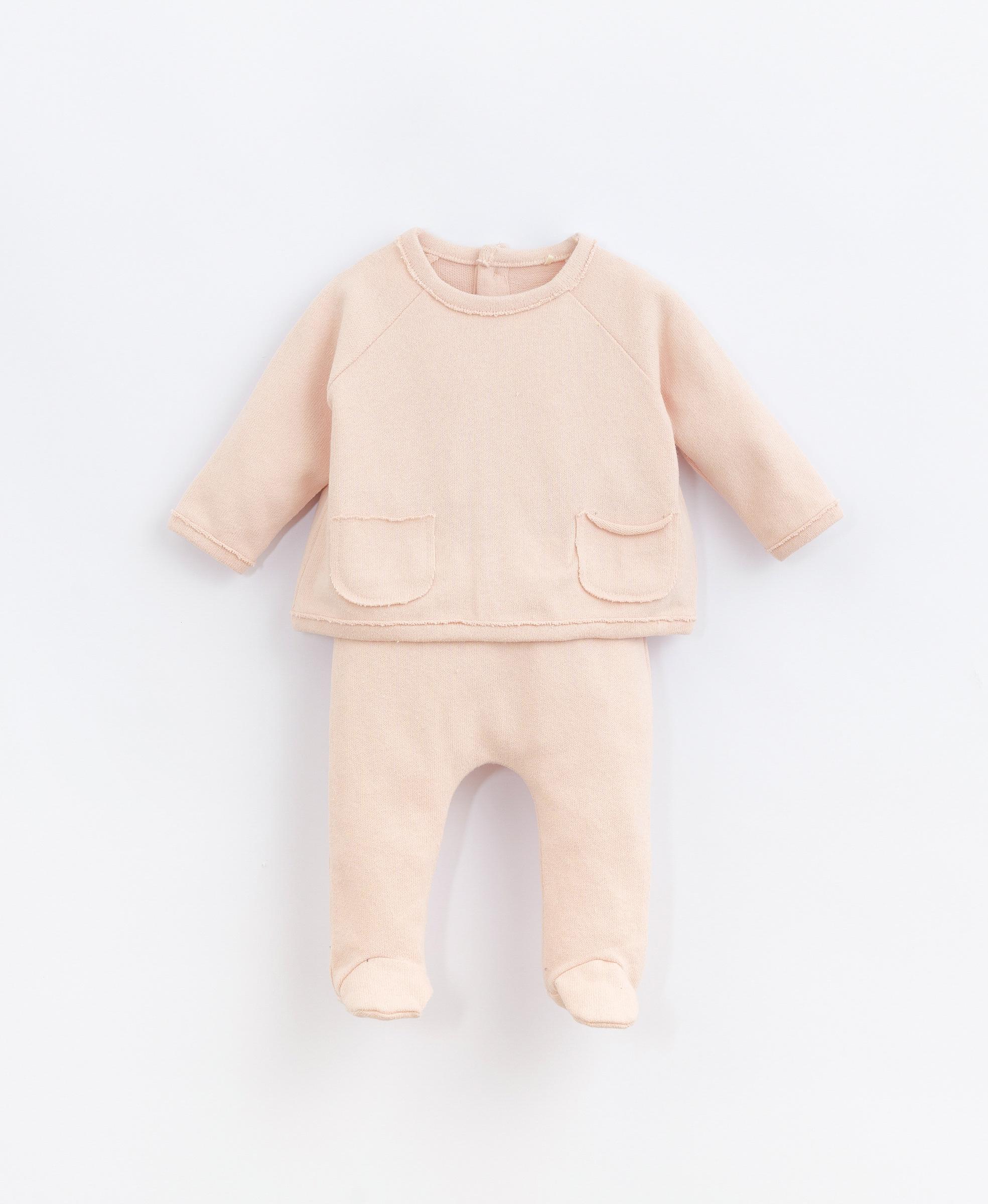 Set in blend of organic cotton and recycled cotton