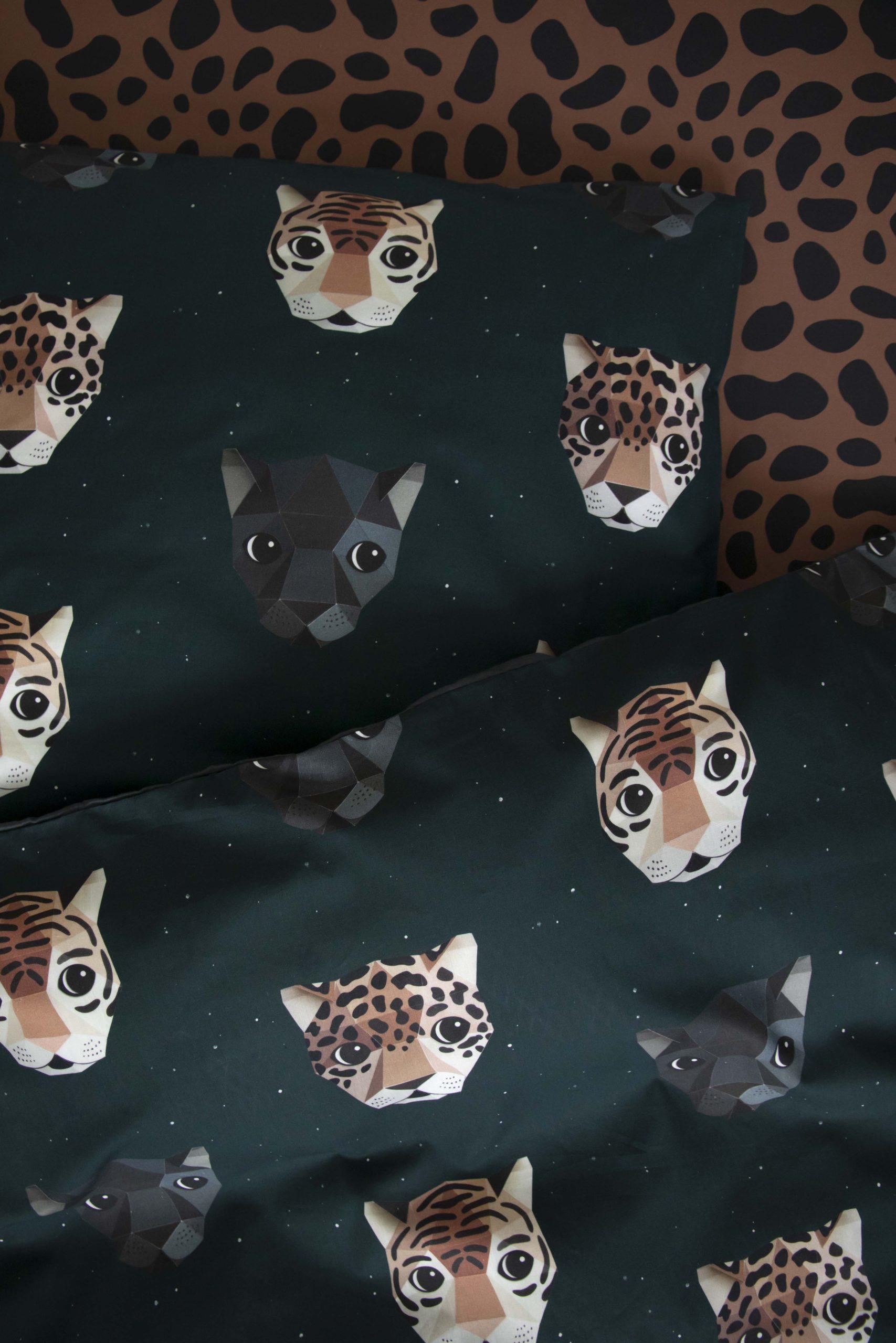 Fitted sheet jaguar spots